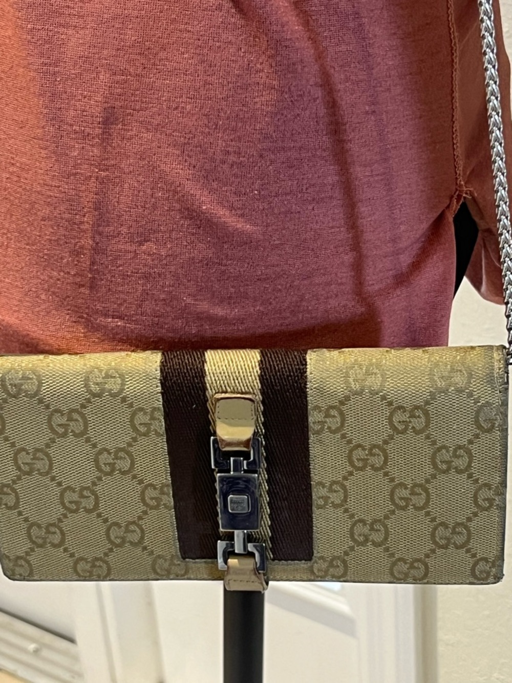 Authentic Gucci GG Supreme Canvas Wallet with Web Stripe and Clasp Closure. - Picture 4 of 15